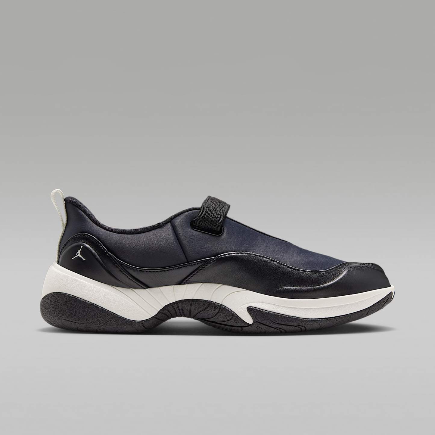 Jordan Pointe Schuh (Damen) – Schwarz/Sail