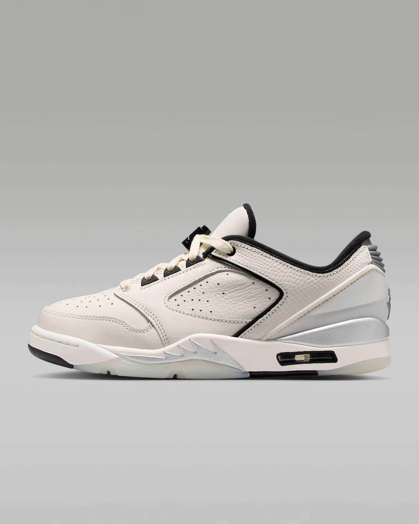 Jordan Sixty Plus Low Damenschuh – Sail/Schwarz/Swan/Metallic Silver