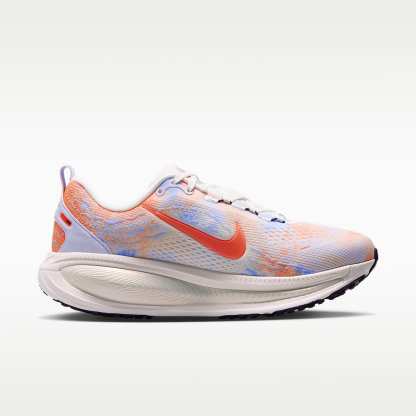 Nike Vomero 18 Straßenlaufschuh (Damen) – Palest Purple/Sunset Haze/Summit White/Hyper Crimson