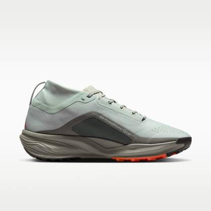 ACG Pegasus Trail GORE-TEX wasserdichter Traillaufschuh (Herren) – Light Silver/Light Army/Safety Orange/Light Silver