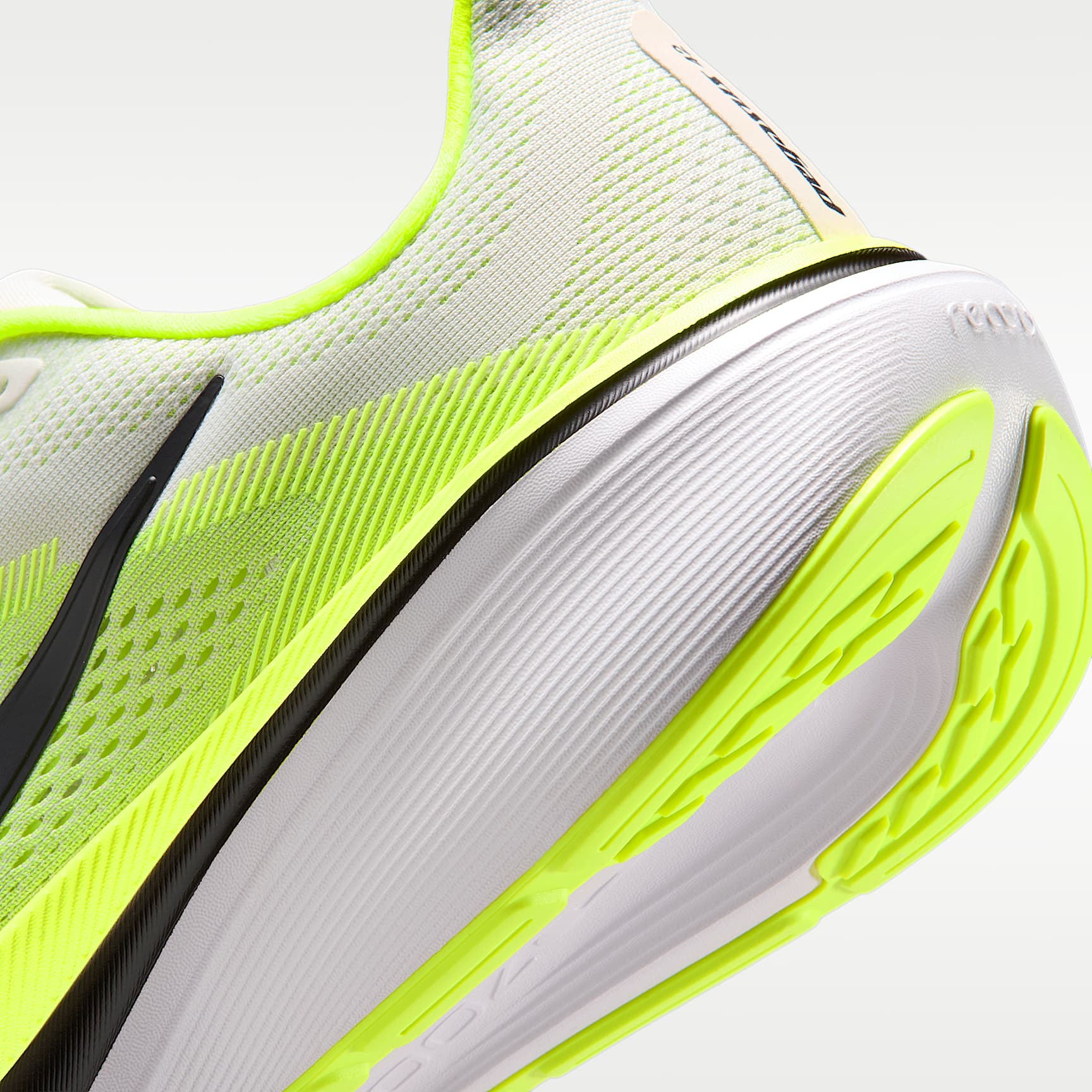 Nike Pegasus 42 Straßenlaufschuh (Herren) – Photon Dust/Volt/Weiß/Schwarz