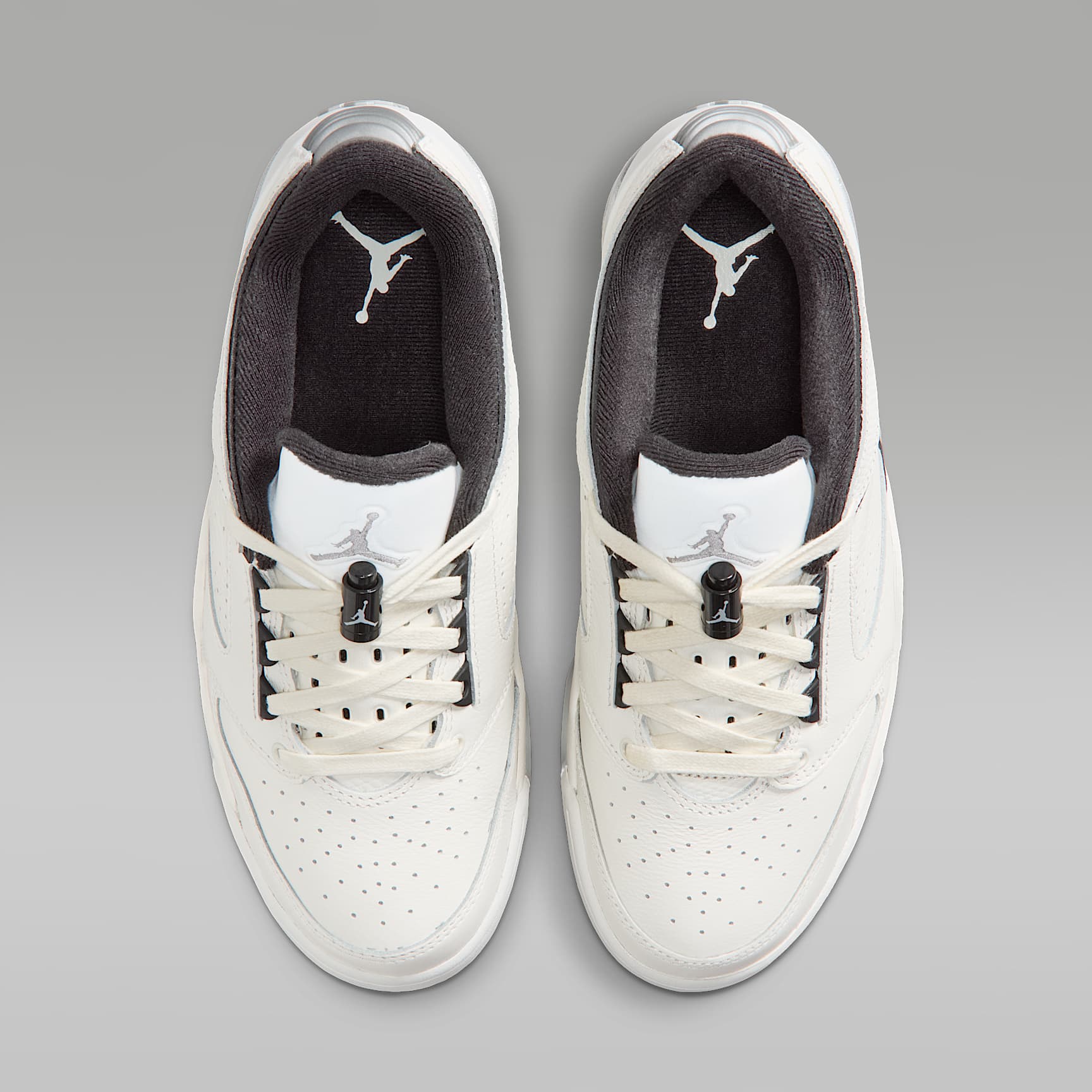 Jordan Sixty Plus Low Damenschuh – Sail/Schwarz/Swan/Metallic Silver