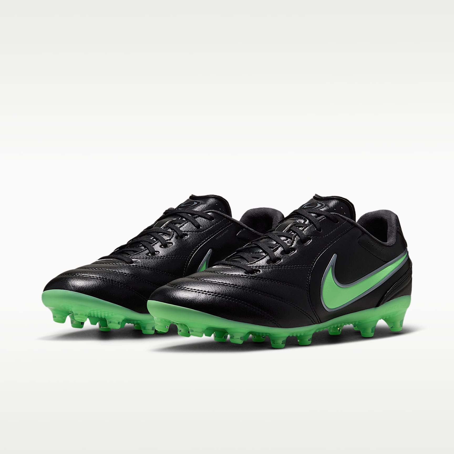Nike Tiempo Ligera Pro Low-Top-Fußballschuh für Kunstrasen – Schwarz/Schwarz/Illusion Green