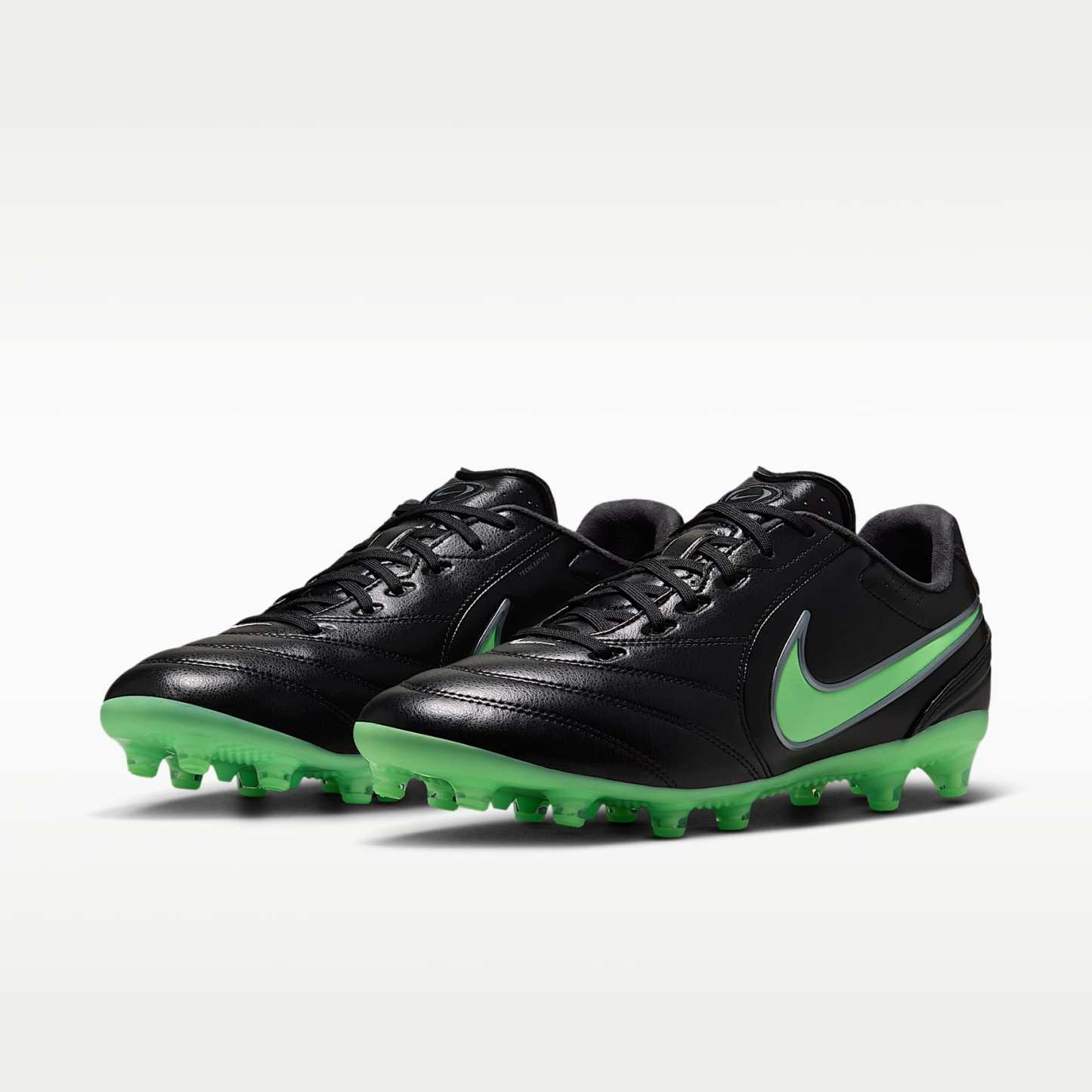 Nike Tiempo Ligera Pro Low-Top-Fußballschuh für Kunstrasen – Schwarz/Schwarz/Illusion Green