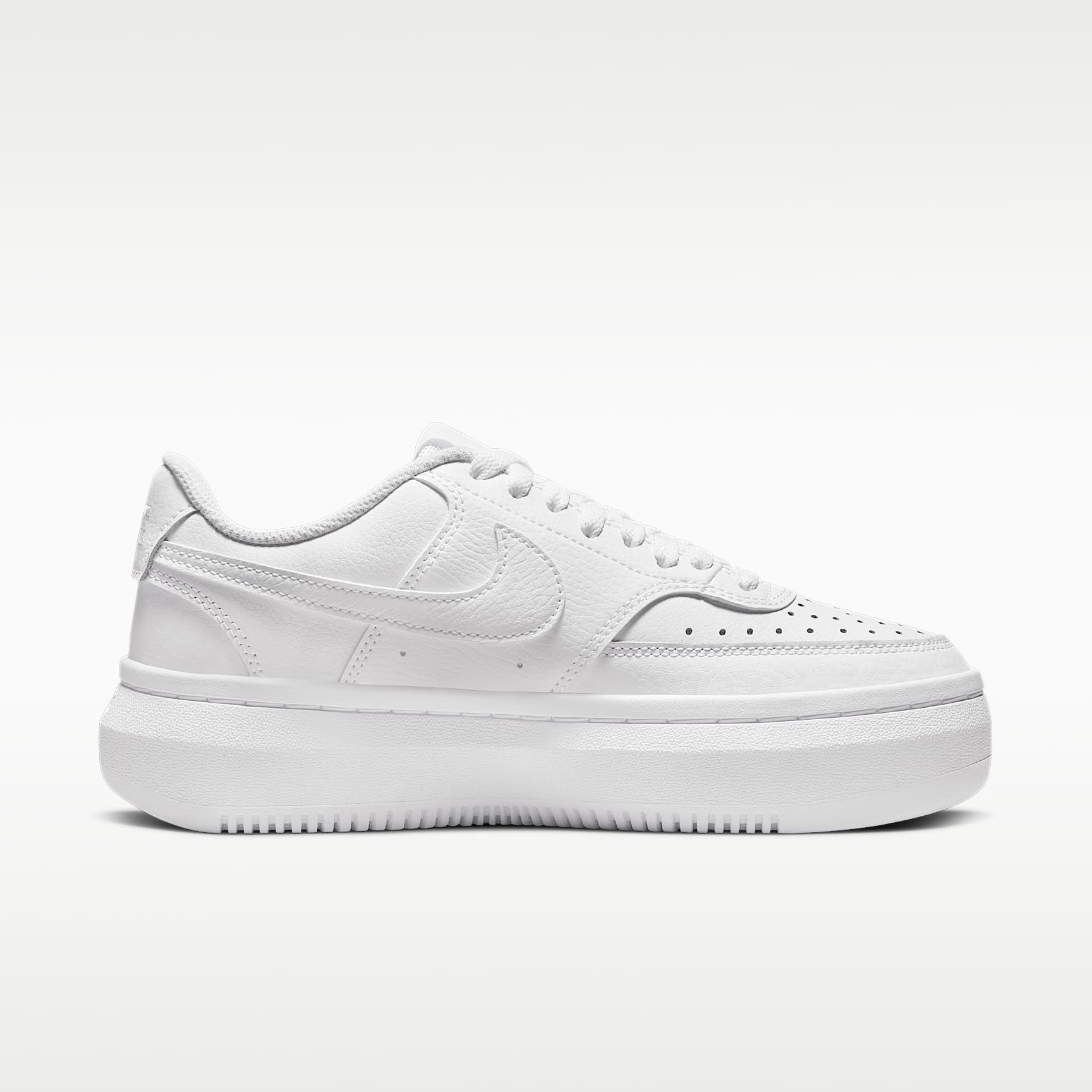Nike Court Vision Alta Schuh (Damen) – Weiß/Weiß/Weiß