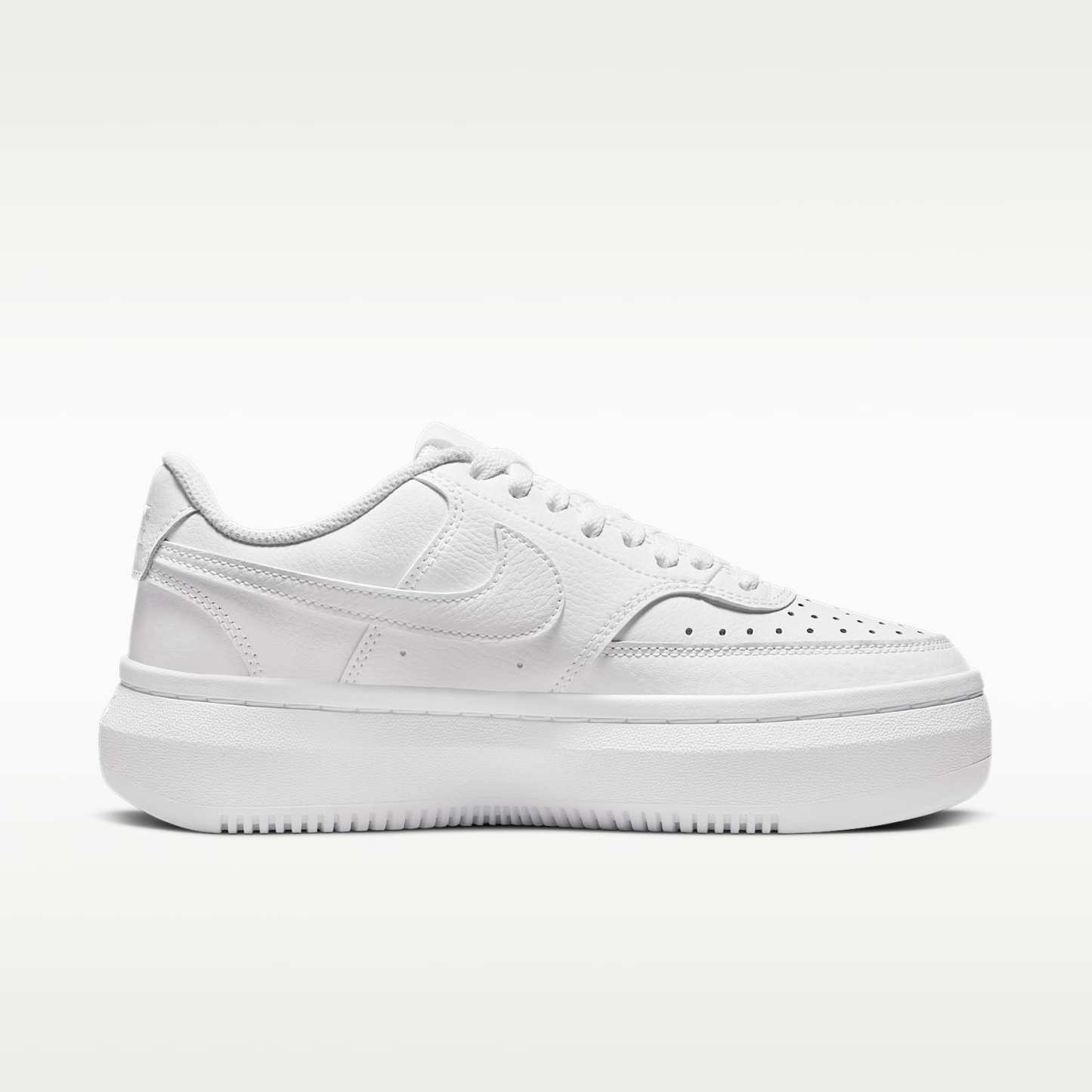 Nike Court Vision Alta Schuh (Damen) – Weiß/Weiß/Weiß
