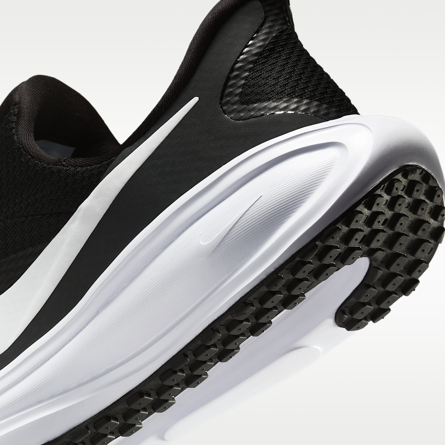 Nike Revolution 8 EasyOn Straßenlaufschuh (Damen) – Schwarz/Anthracite/Wolf Grey/Weiß