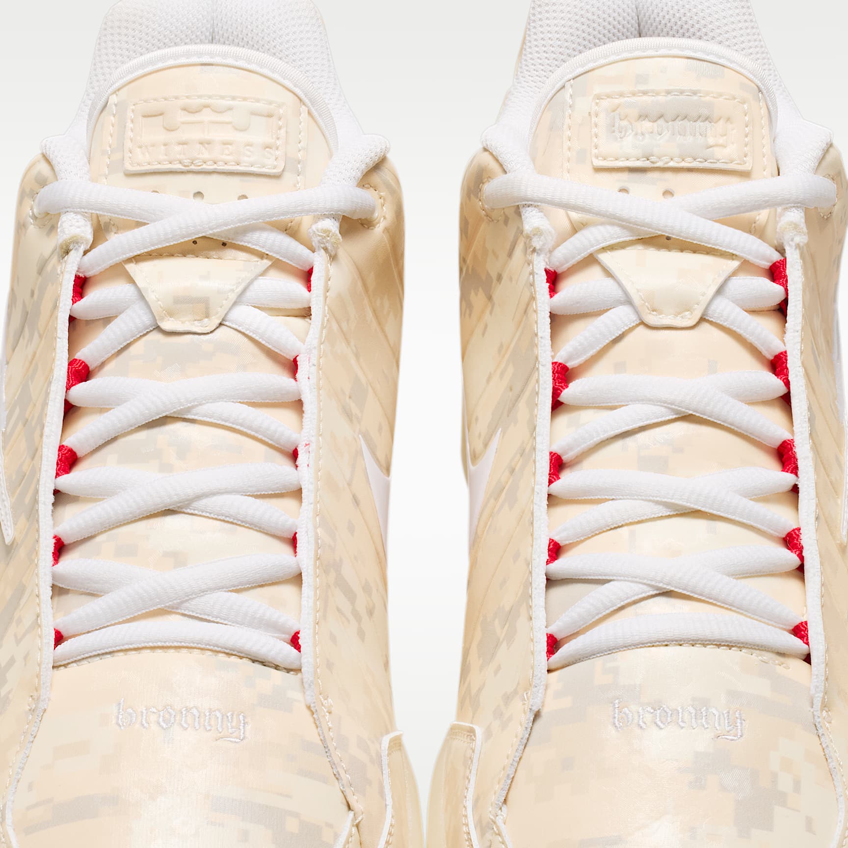 LeBron Witness 9 Basketballschuh – Pale Ivory/Sail/Light Orewood Brown/Weiß