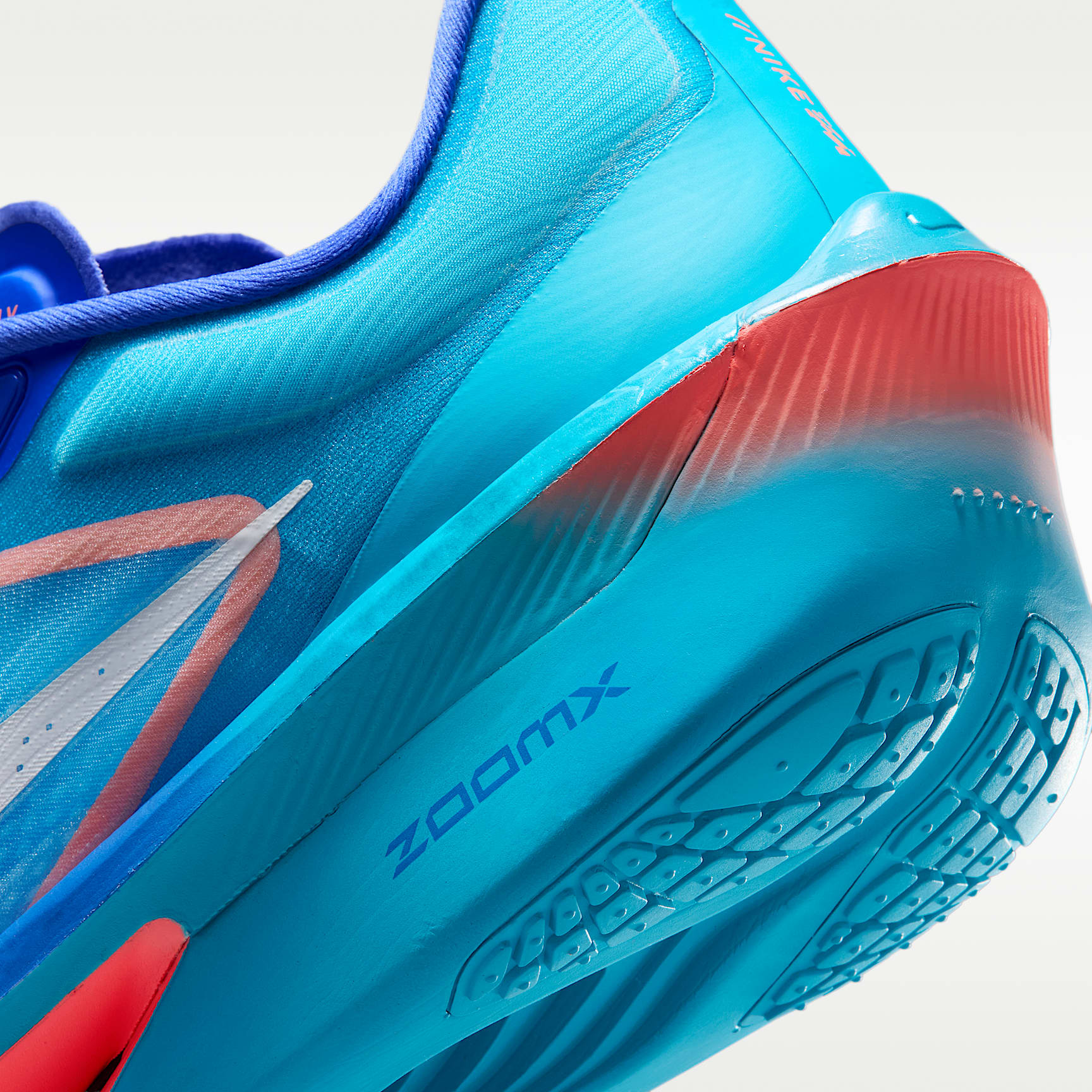 Nike Zoom Fly 6 Straßenlaufschuh für Wettkämpfe (Herren) – Racer Blue/Blue Lightning/Atomic Pink/Weiß