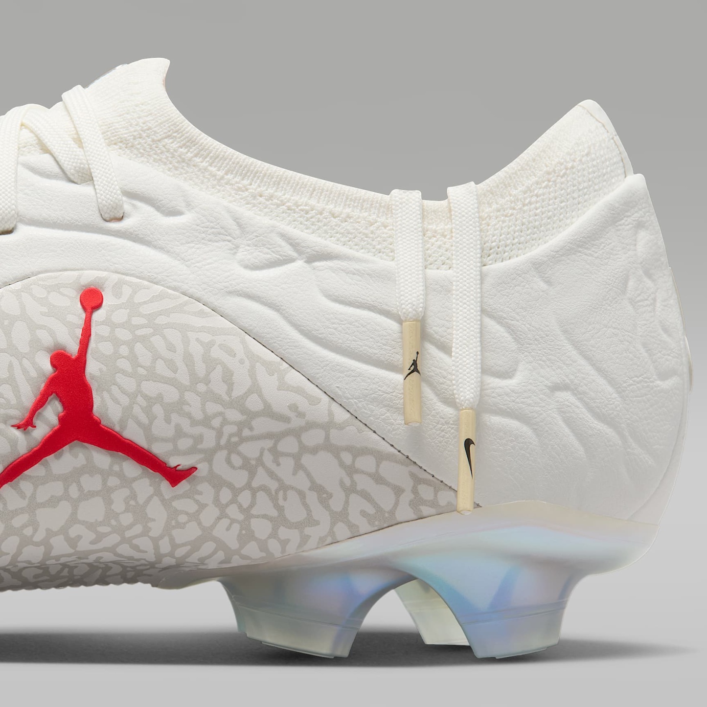Jordan Tiempo Maestro Elite SE Low-Top-Fußballschuh für normalen Rasen – Sail/Infrared 23