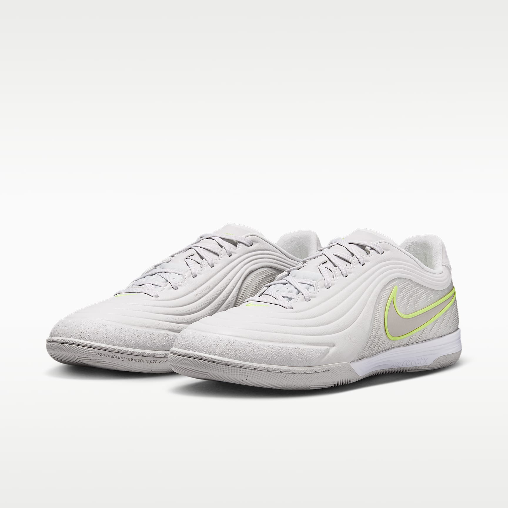 Nike Tiempo Reactgato Low Top Fußballschuh für Hallen- und Hartplätze – Vast Grey/Lemon Venom/Moon Particle