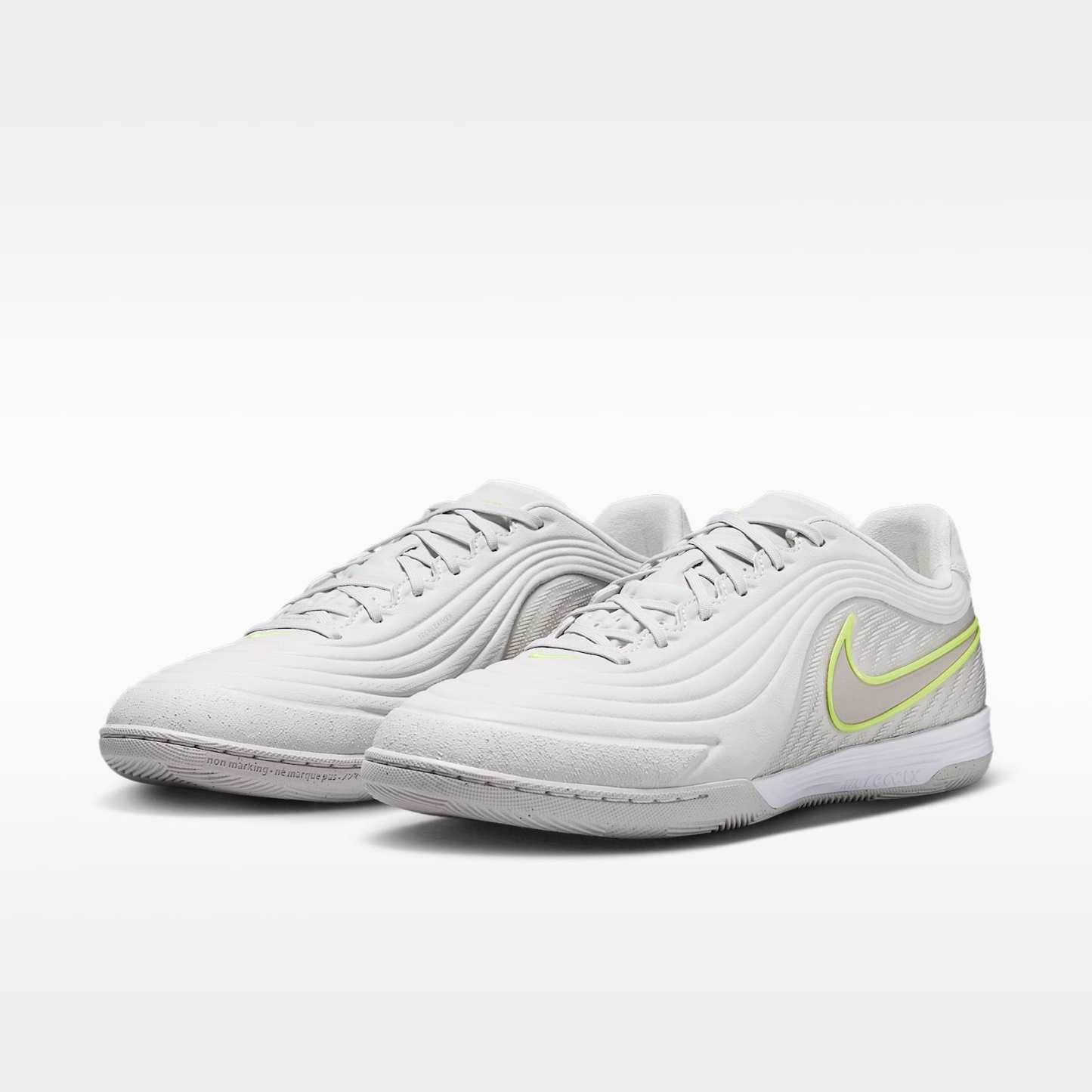 Nike Tiempo Reactgato Low Top Fußballschuh für Hallen- und Hartplätze – Vast Grey/Lemon Venom/Moon Particle
