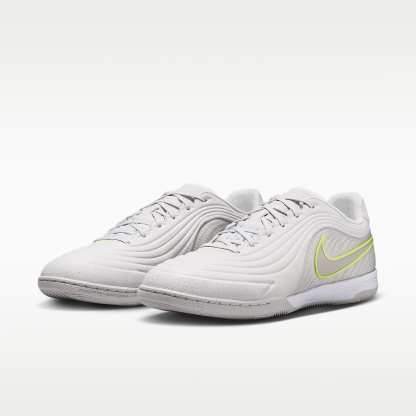 Nike Tiempo Reactgato Low Top Fußballschuh für Hallen- und Hartplätze – Vast Grey/Lemon Venom/Moon Particle