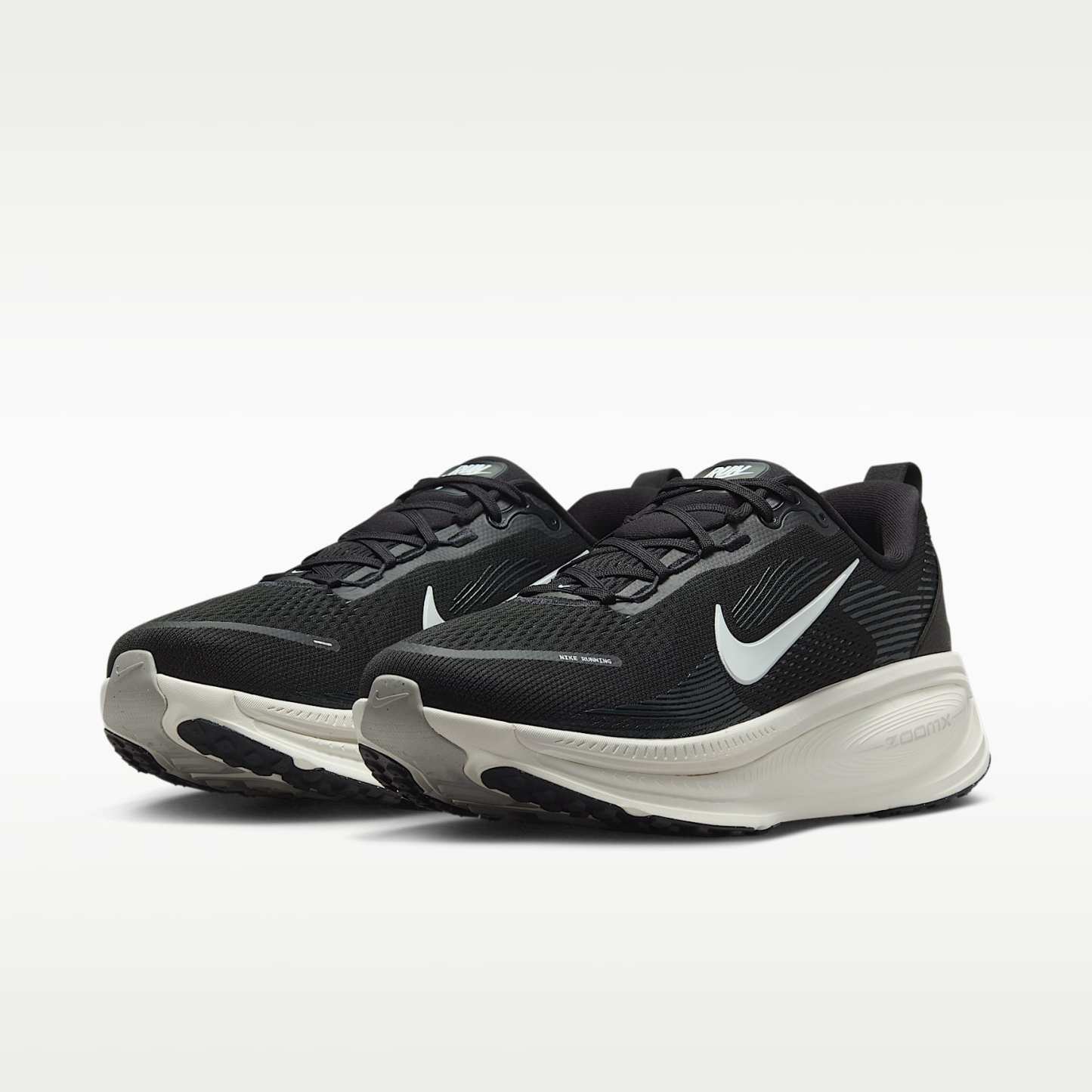 Nike Vomero 18 Herren-Laufschuh (weit) – Schwarz/Coconut Milk/Light Iron Ore/Summit White