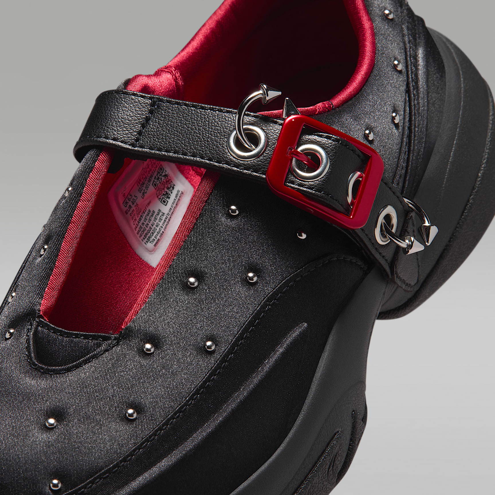 Jordan Pointe Schuh (Damen) – Weiß/Schwarz/Metallic Silver/University Red