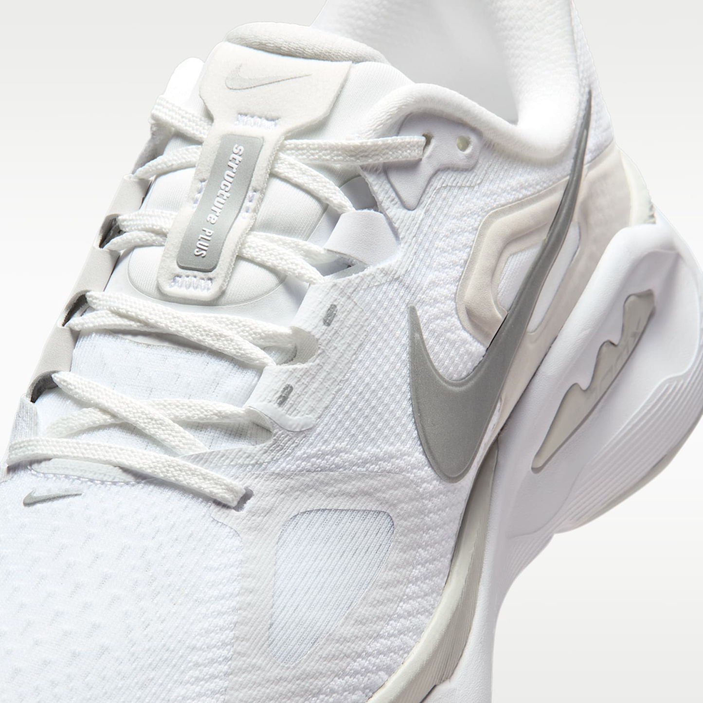Nike Structure Plus Straßenlaufschuh (Damen) – Weiß/Photon Dust/Metallic Silver