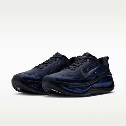 Nike Vomero Plus Straßenlaufschuh (Herren) – Gridiron/Schwarz/Team Black/Multi-Color