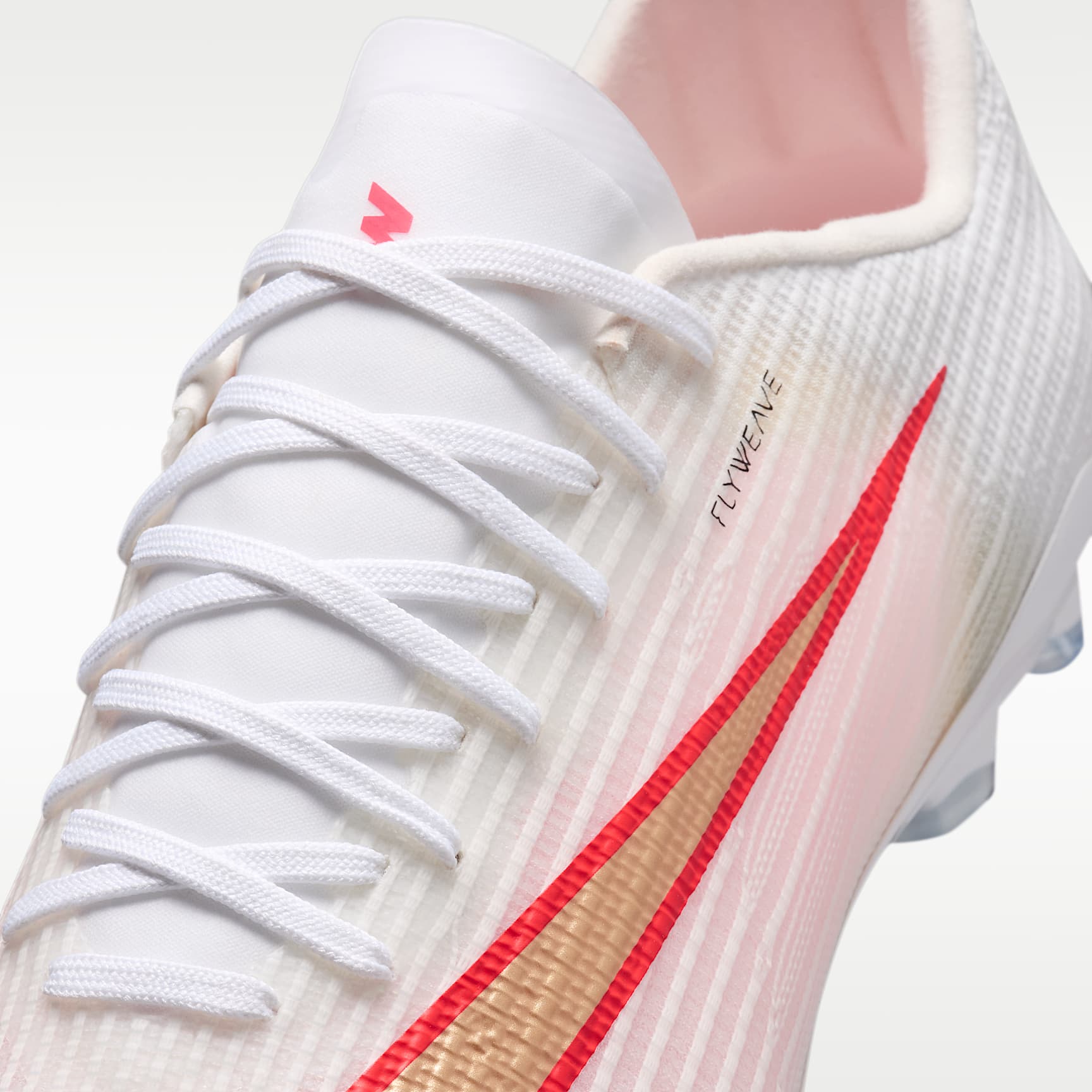 Nike Mercurial Superfly 11 Pro Low-Top-Fußballschuh für Kunstrasen – Weiß/Bright Crimson/Blur