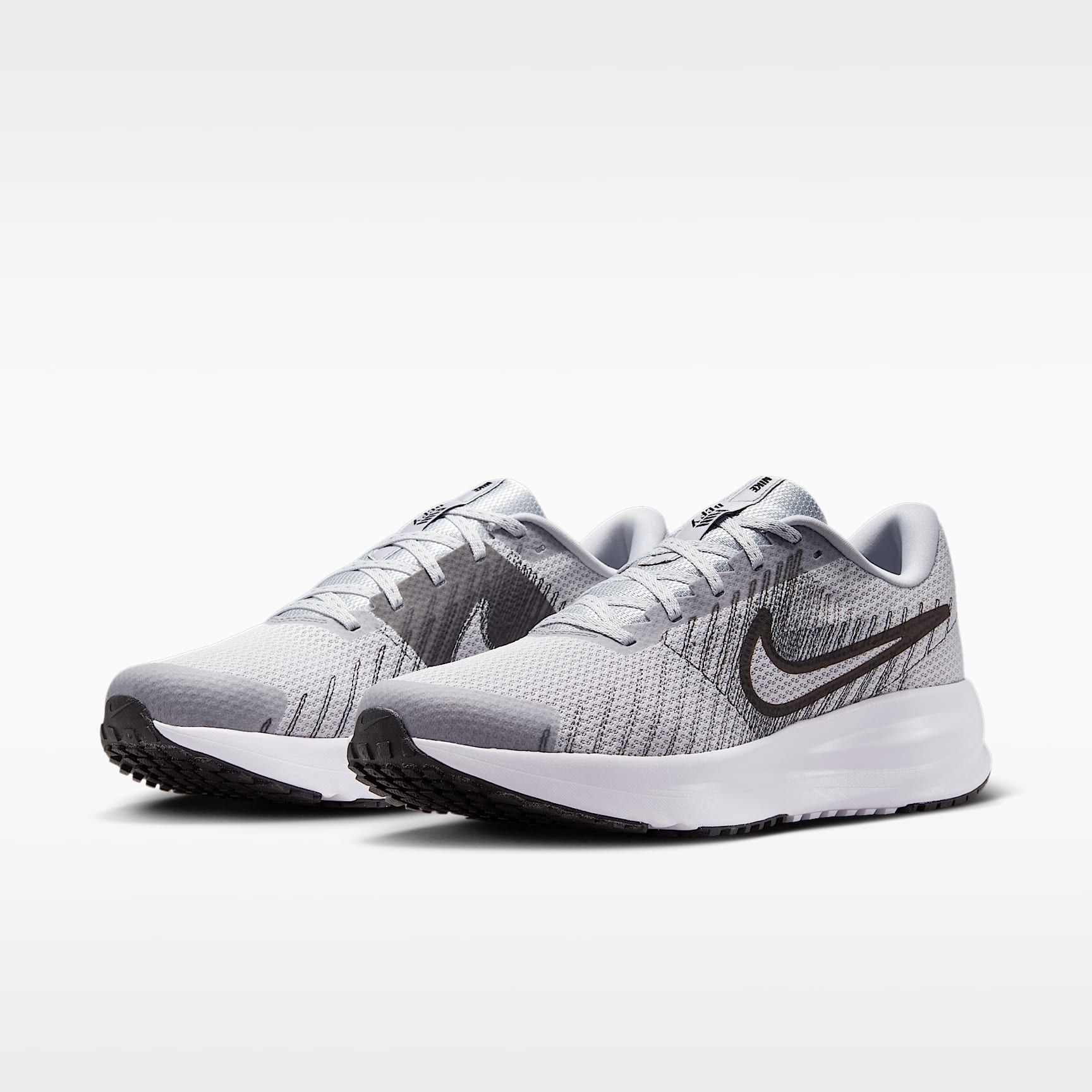 Nike Run Defy Straßenlaufschuh (Herren) – Wolf Grey/Weiß/Iron Grey/Schwarz