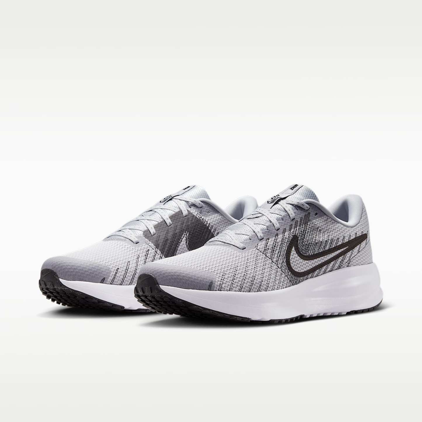Nike Run Defy Straßenlaufschuh (Herren) – Wolf Grey/Weiß/Iron Grey/Schwarz