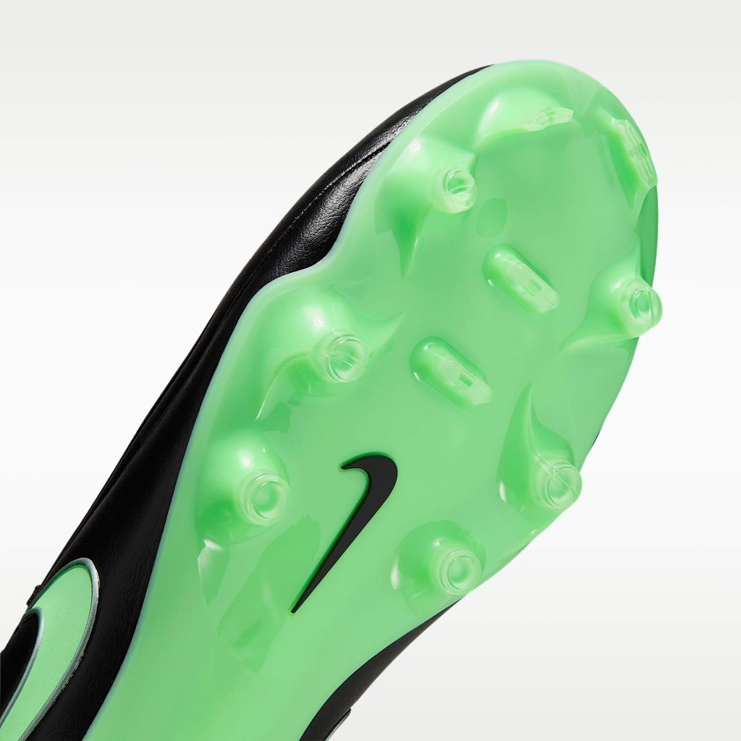 Nike Tiempo Maestro Academy Low Top Fußballschuh für verschiedene Böden – Schwarz/Schwarz/Illusion Green