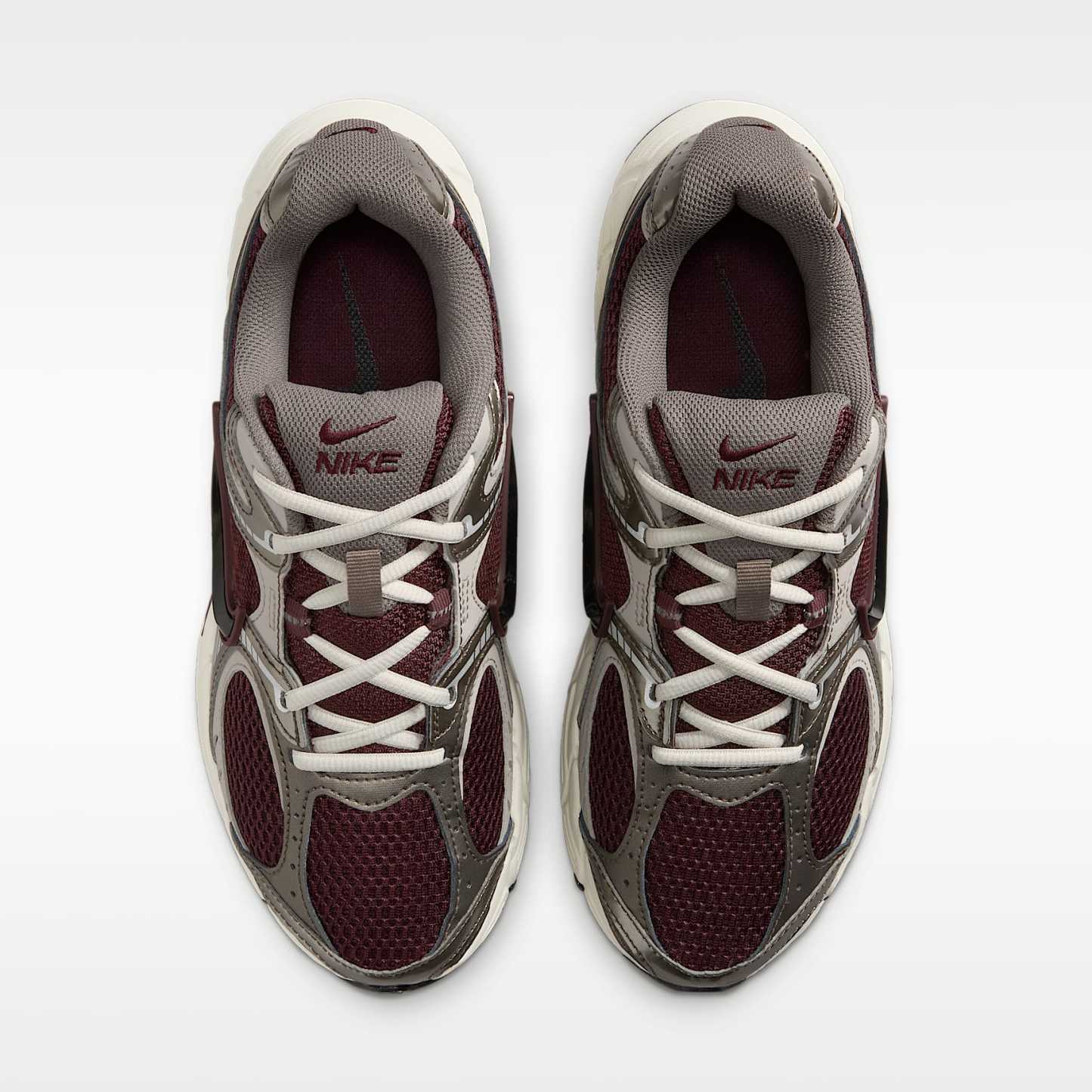 Nike V5 RNR Schuh mit reflektierenden Akzenten (Damen) – Burgundy Crush/College Grey/Light Orewood Brown/Schwarz
