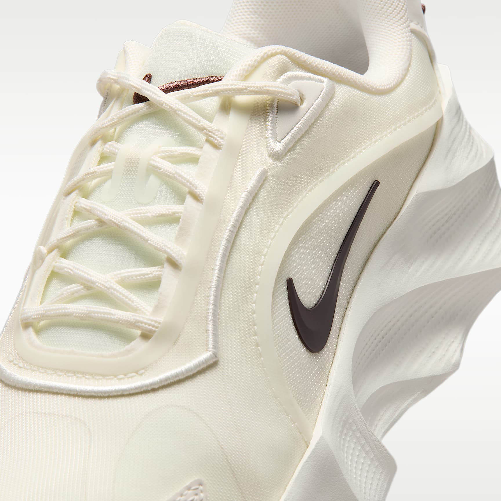 Nike Aura Edge Schuh (Damen) – Sail/Chocolate
