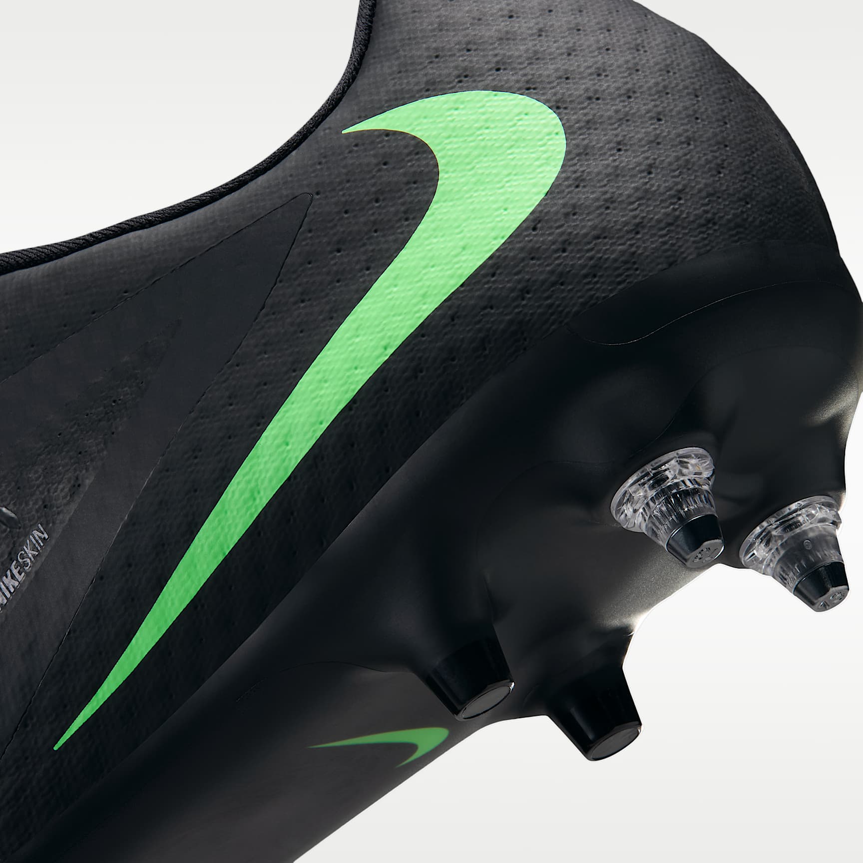 Nike Phantom 6 Low Academy Fußballschuh für weichen Rasen – Schwarz/Schwarz/Illusion Green