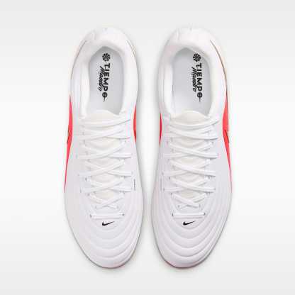 Nike Tiempo Maestro Academy Low Top Fußballschuh für verschiedene Böden – Weiß/Bright Crimson/Blur