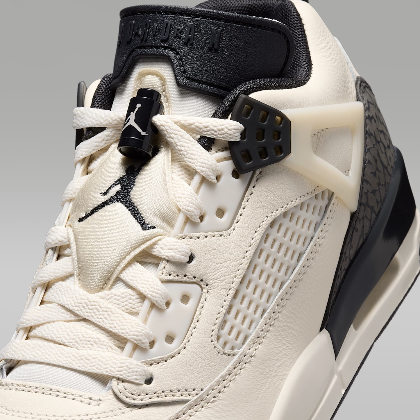 Jordan Spizike Low Schuh (Damen) – Chalk/Chalk/Medium Ash/Off Noir