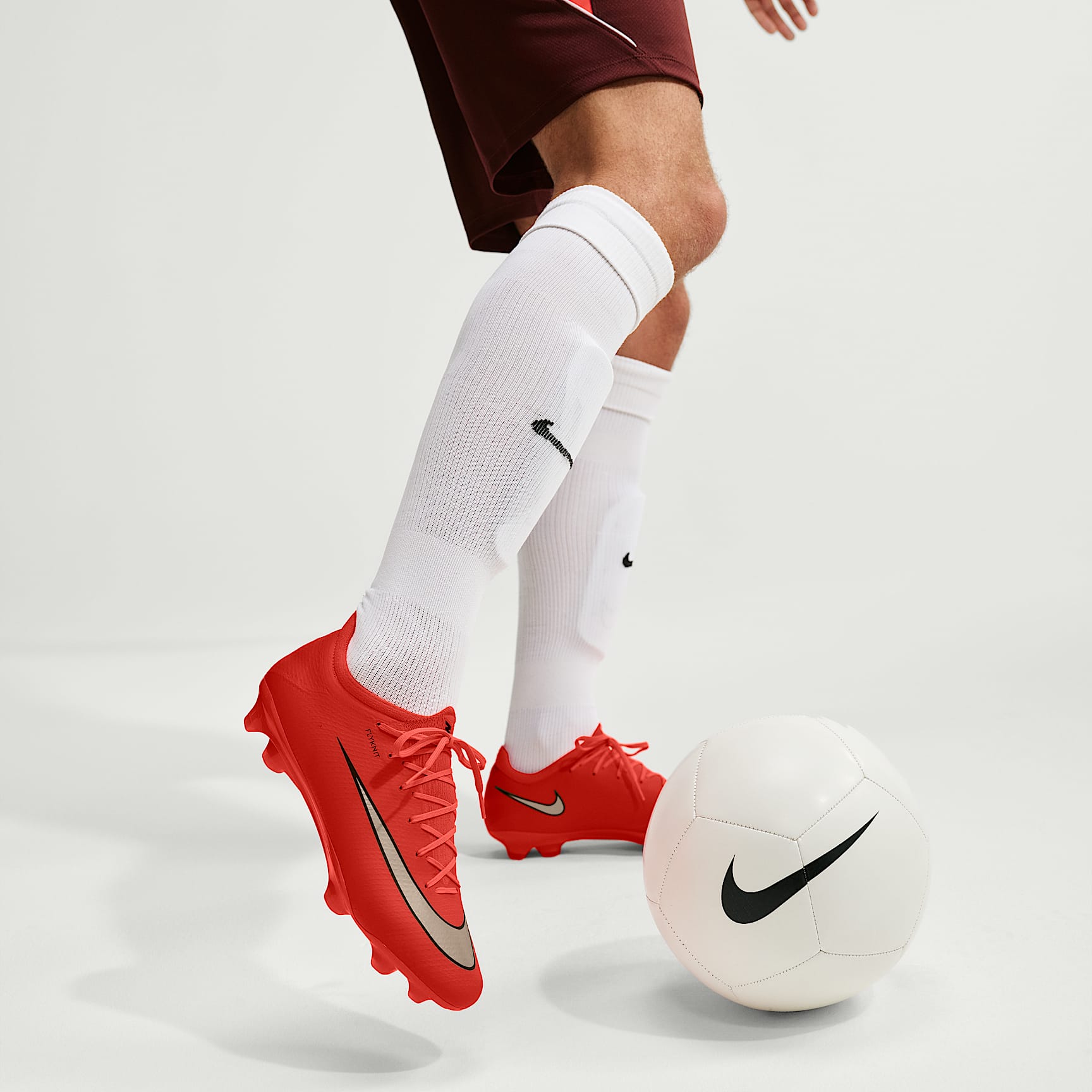 Nike Mercurial Vapor 17 Pro Low-Top-Fußballschuh für normalen Rasen – Bright Crimson/Blur