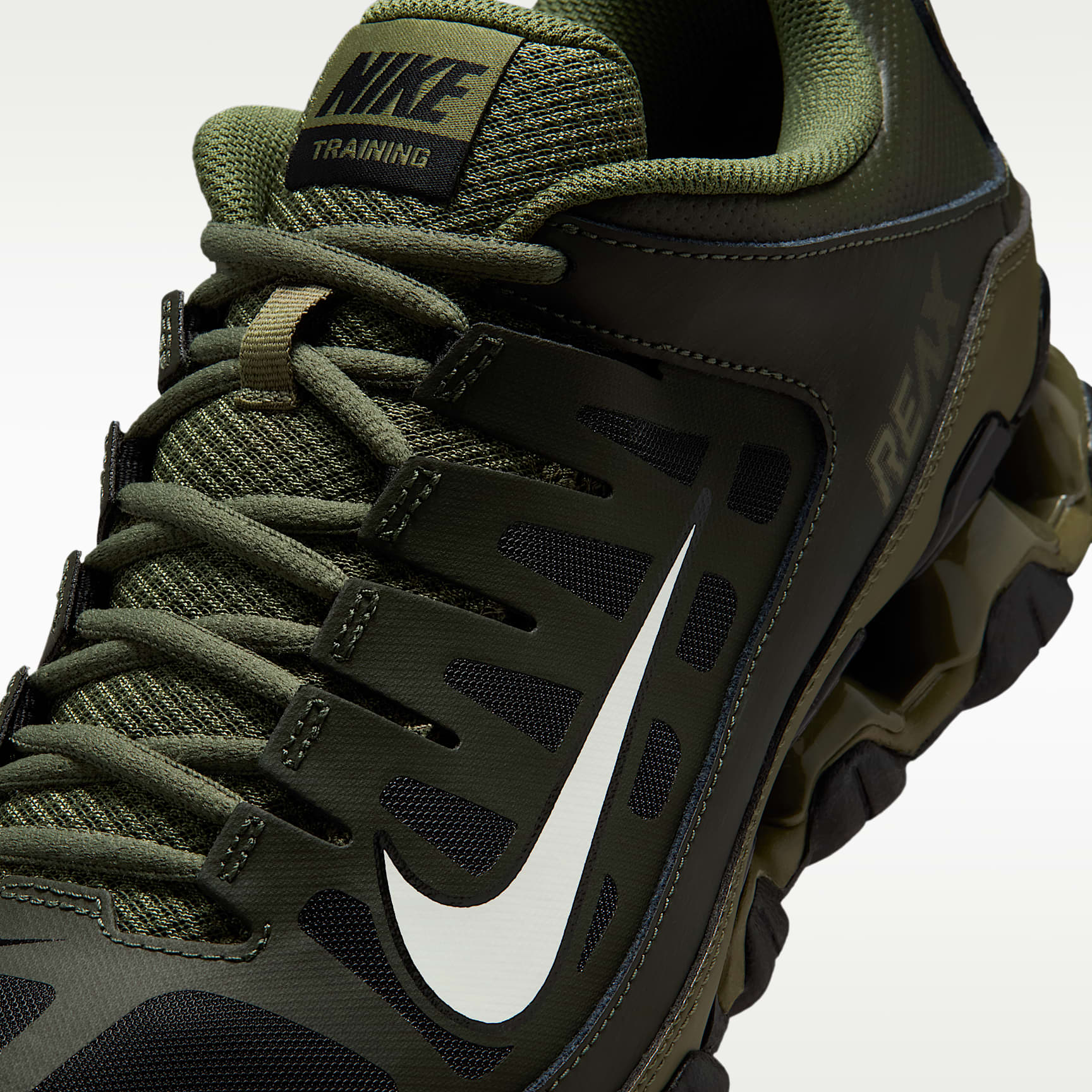 Nike Reax 8 TR Workout-Schuh für Herren – Sequoia/Medium Olive/Schwarz/Summit White