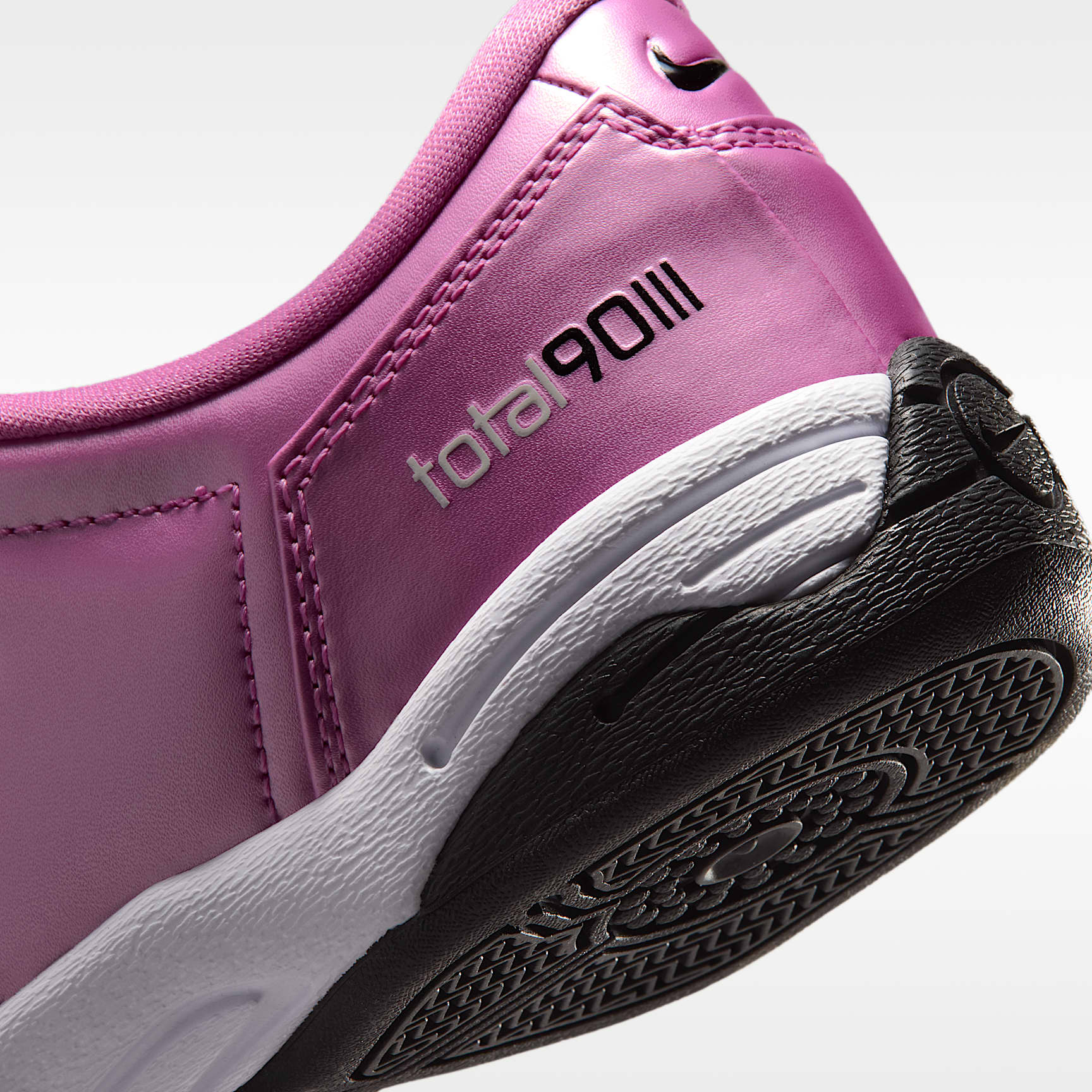 Nike Total 90 Schuh (Damen) – Light Magenta/Weiß/Schwarz
