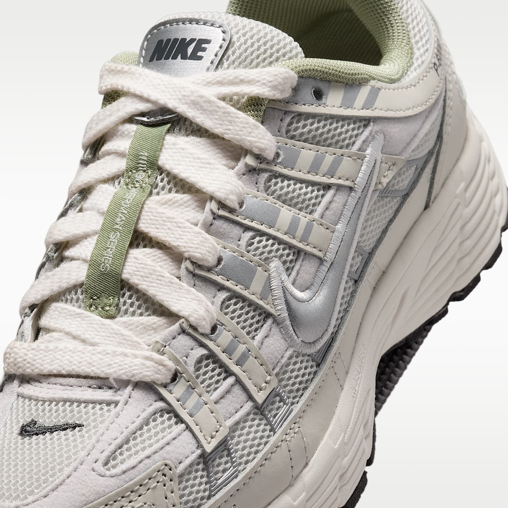Nike P-6000 Schuh (ältere Kinder) – Platinum Tint/Sail/Anthracite/Metallic Silver