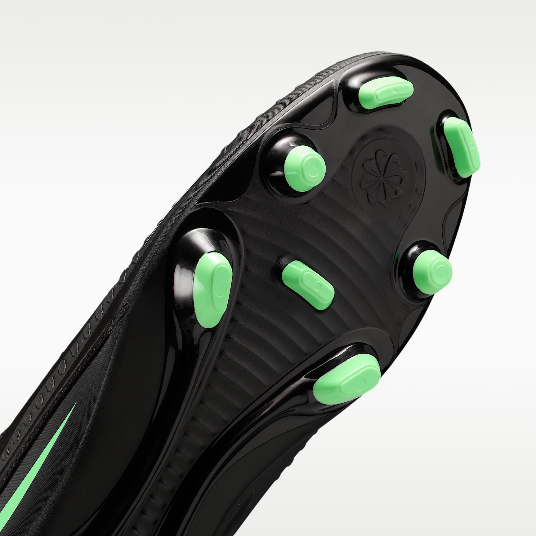 Nike Phantom 6 Low Club Fußballschuh für verschiedene Böden – Schwarz/Schwarz/Illusion Green