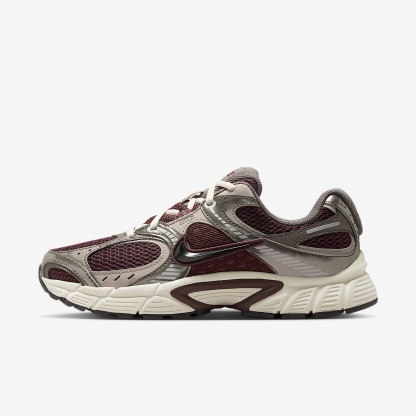 Nike V5 RNR Schuh mit reflektierenden Akzenten (Damen) – Burgundy Crush/College Grey/Light Orewood Brown/Schwarz