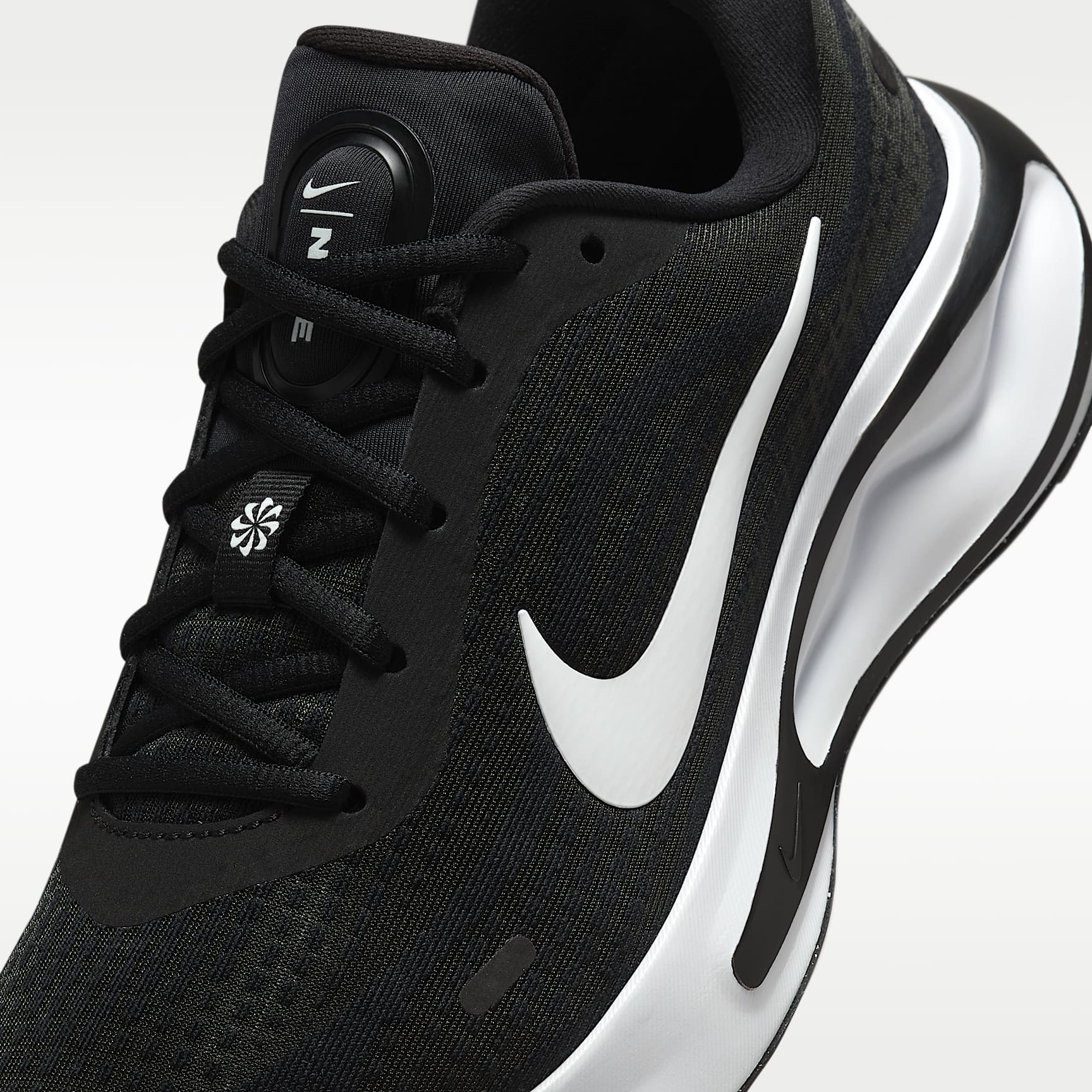 Nike Journey Run Straßenlaufschuh für Damen – Schwarz/Weiß