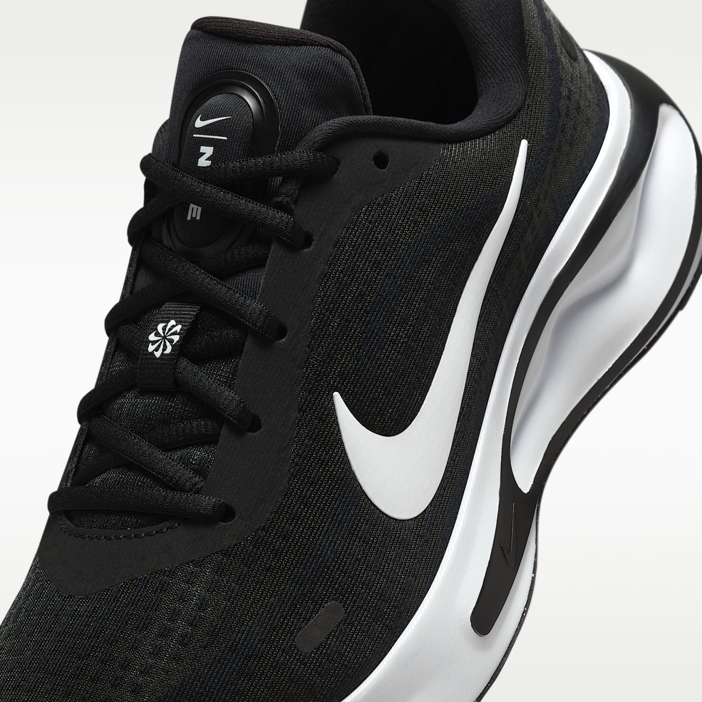 Nike Journey Run Straßenlaufschuh für Damen – Schwarz/Weiß