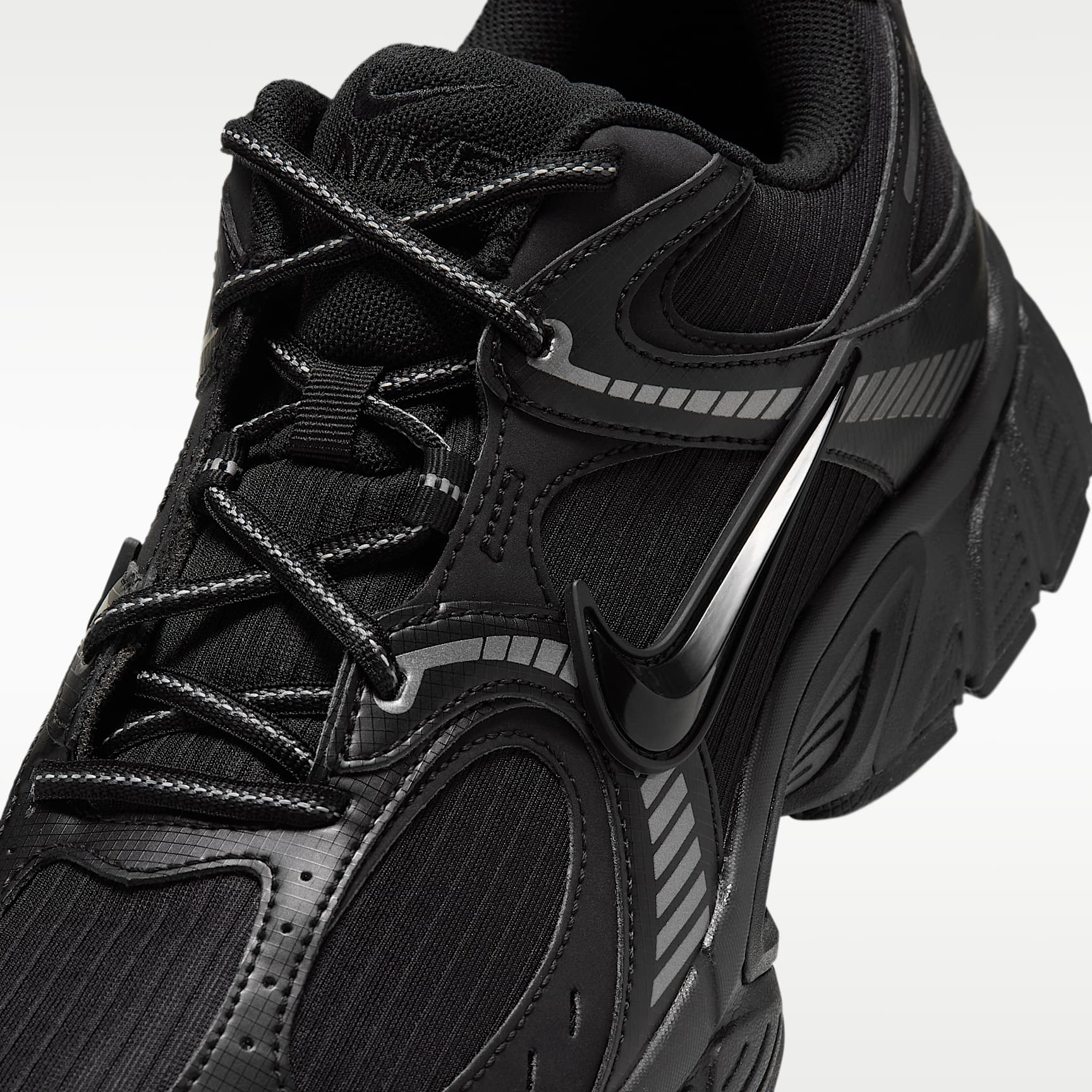 Nike V5 RNR Ripstop Schuh (Herren) – Schwarz/Schwarz/Schwarz