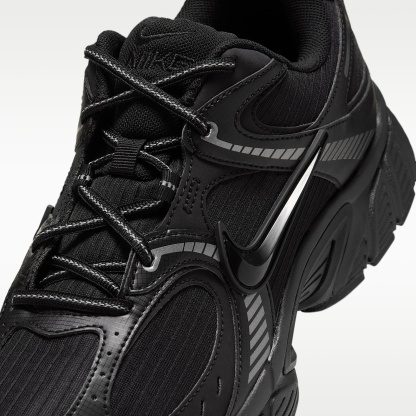 Nike V5 RNR Ripstop Schuh (Herren) – Schwarz/Schwarz/Schwarz