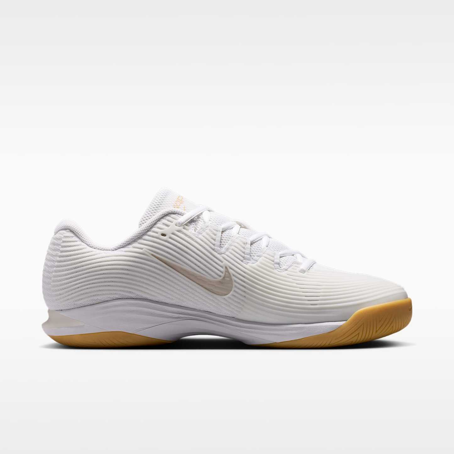 Nike Vapor 12 Tennisschuh für Hartplätze (Herren) – Weiß/Summit White/Linen/Light Orewood Brown