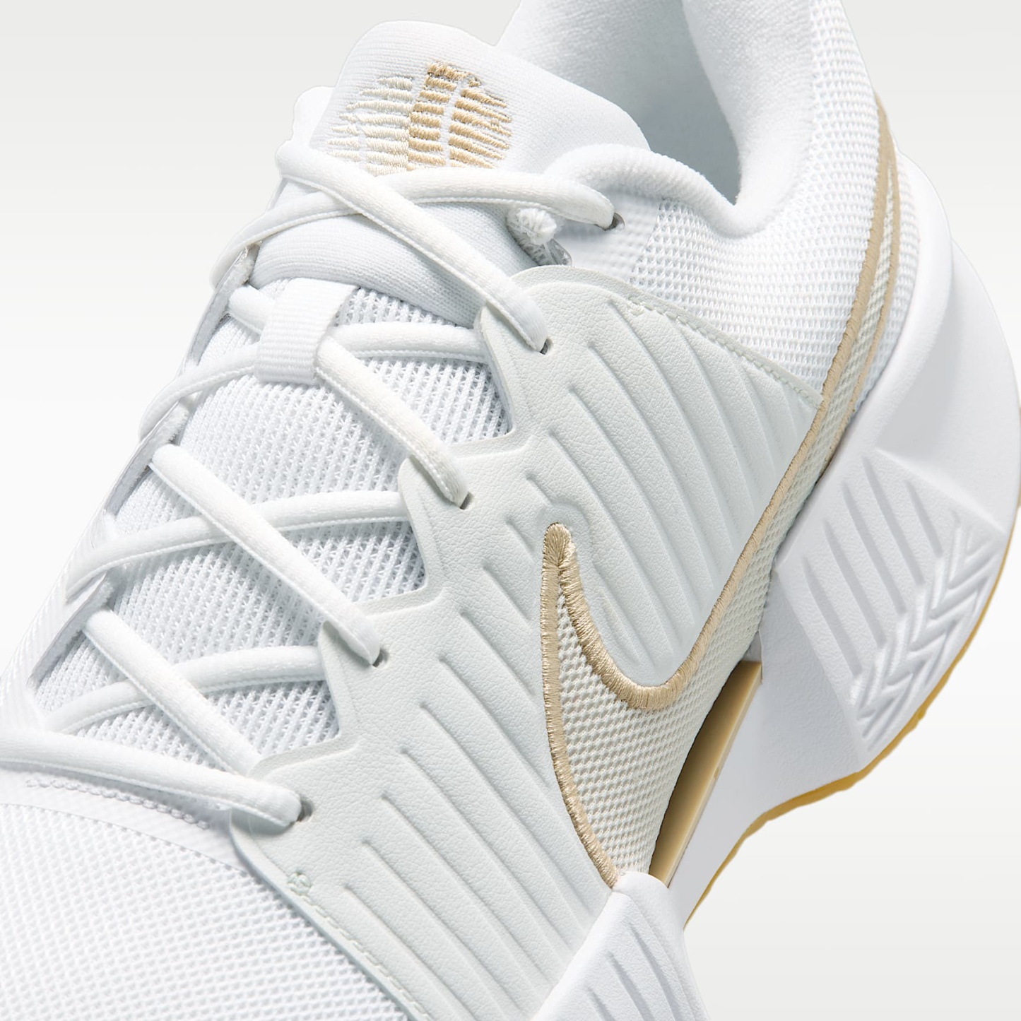 Nike GP Challenge Pro Herren-Tennisschuh für Hartplätze – Weiß/Summit White/Linen/Light Orewood Brown