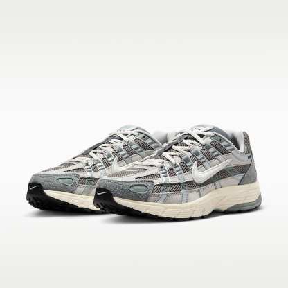 Nike P-6000 Schuh – Flat Pewter/Light Iron Ore/Metallic Silver/Weiß