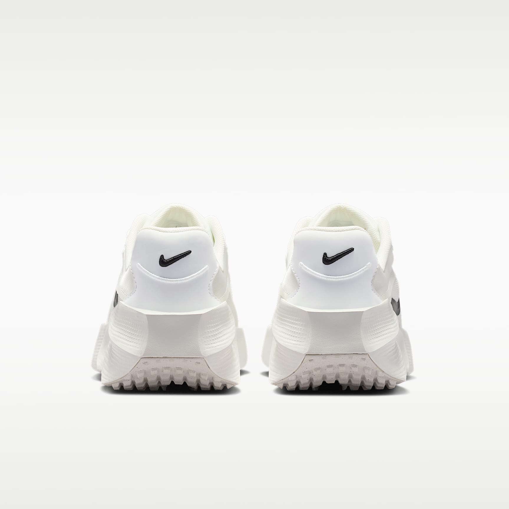 Nike Aura Edge Schuh (Damen) – Summit White/Summit White/Schwarz