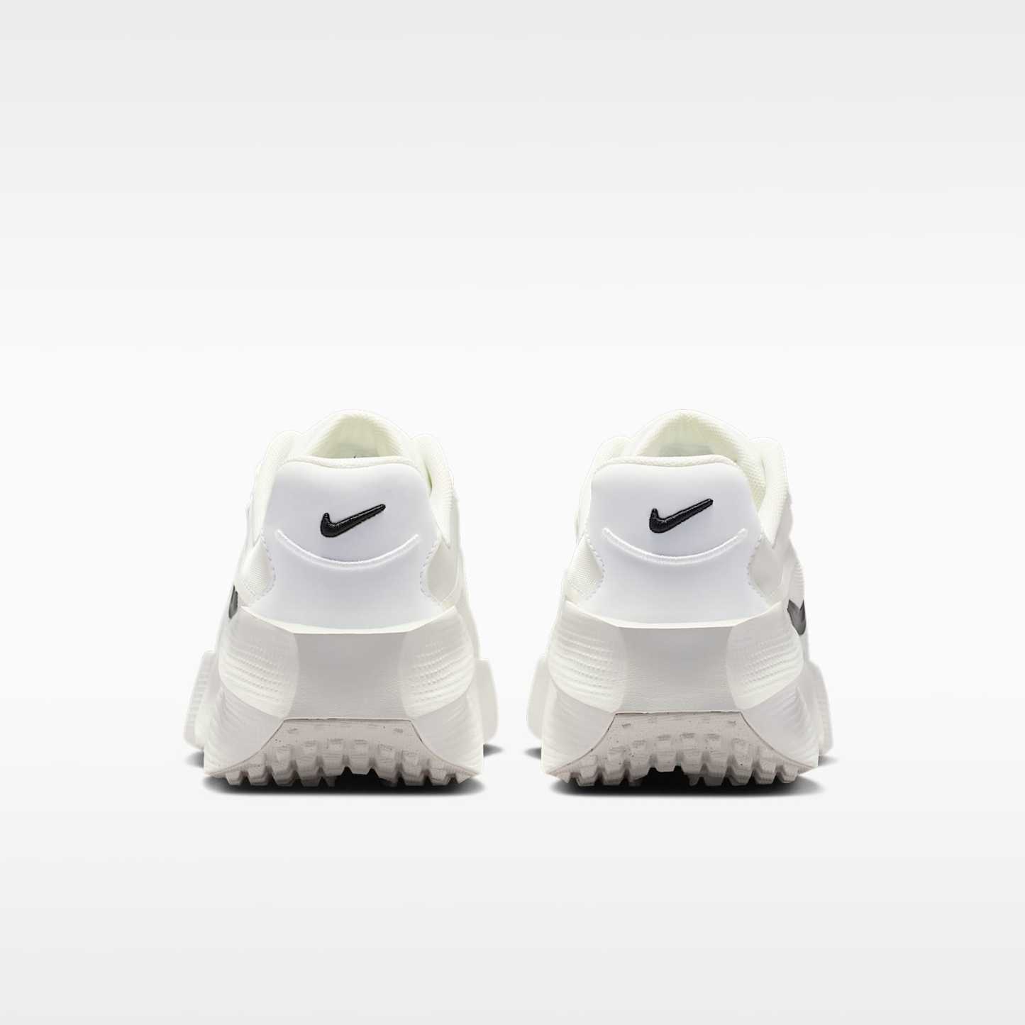 Nike Aura Edge Schuh (Damen) – Summit White/Summit White/Schwarz