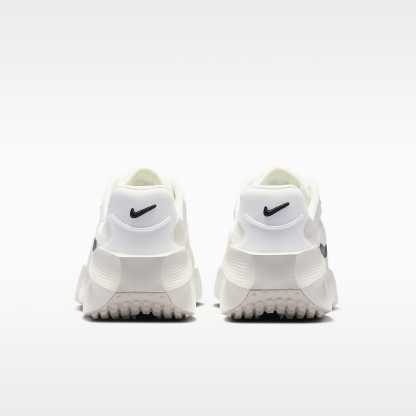 Nike Aura Edge Schuh (Damen) – Summit White/Summit White/Schwarz