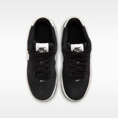 Nike Air Force 1 LV8 Schuh (ältere Kinder) – Schwarz/Sail