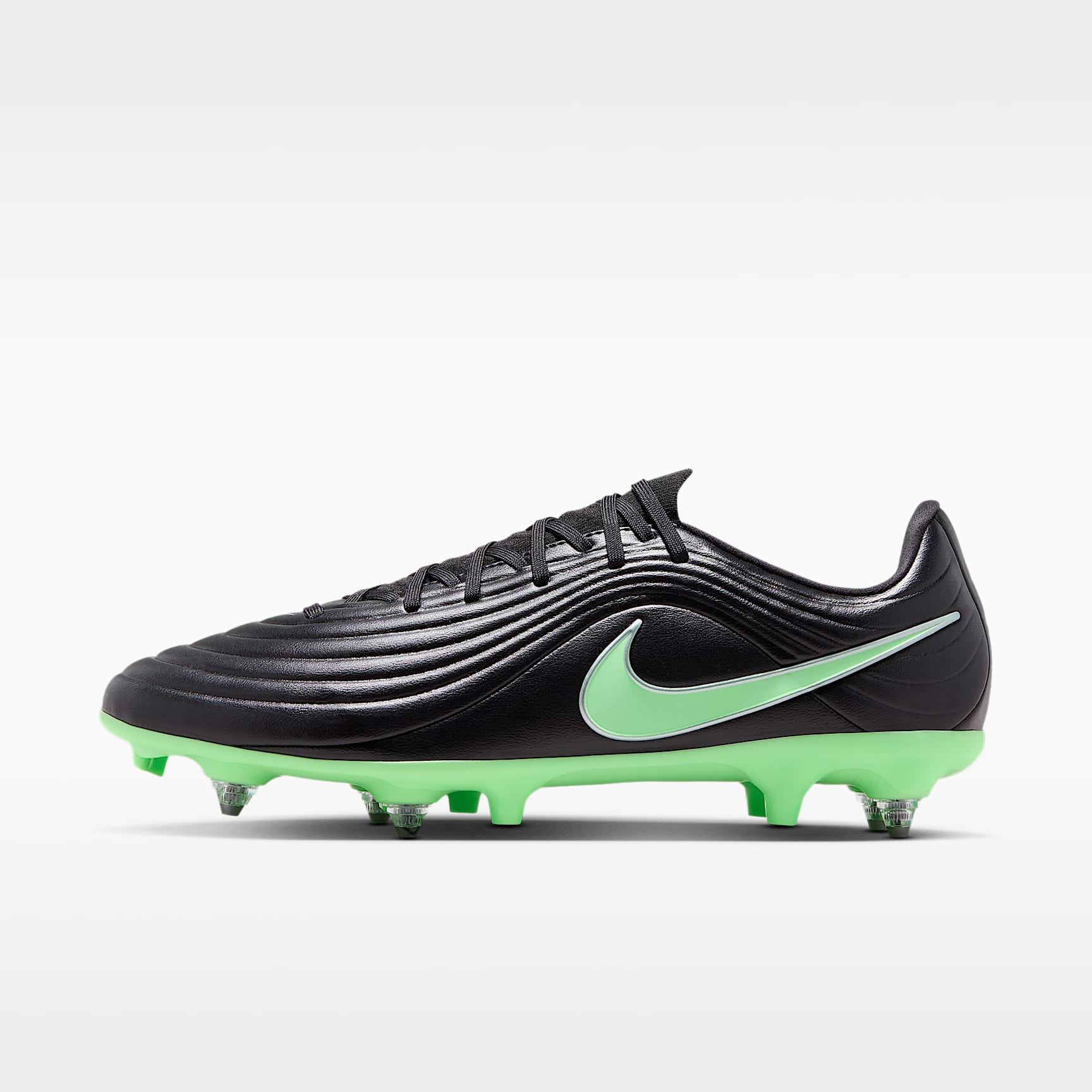Nike Tiempo Maestro Academy Low Top Fußballschuh für weichen Rasen – Schwarz/Schwarz/Illusion Green