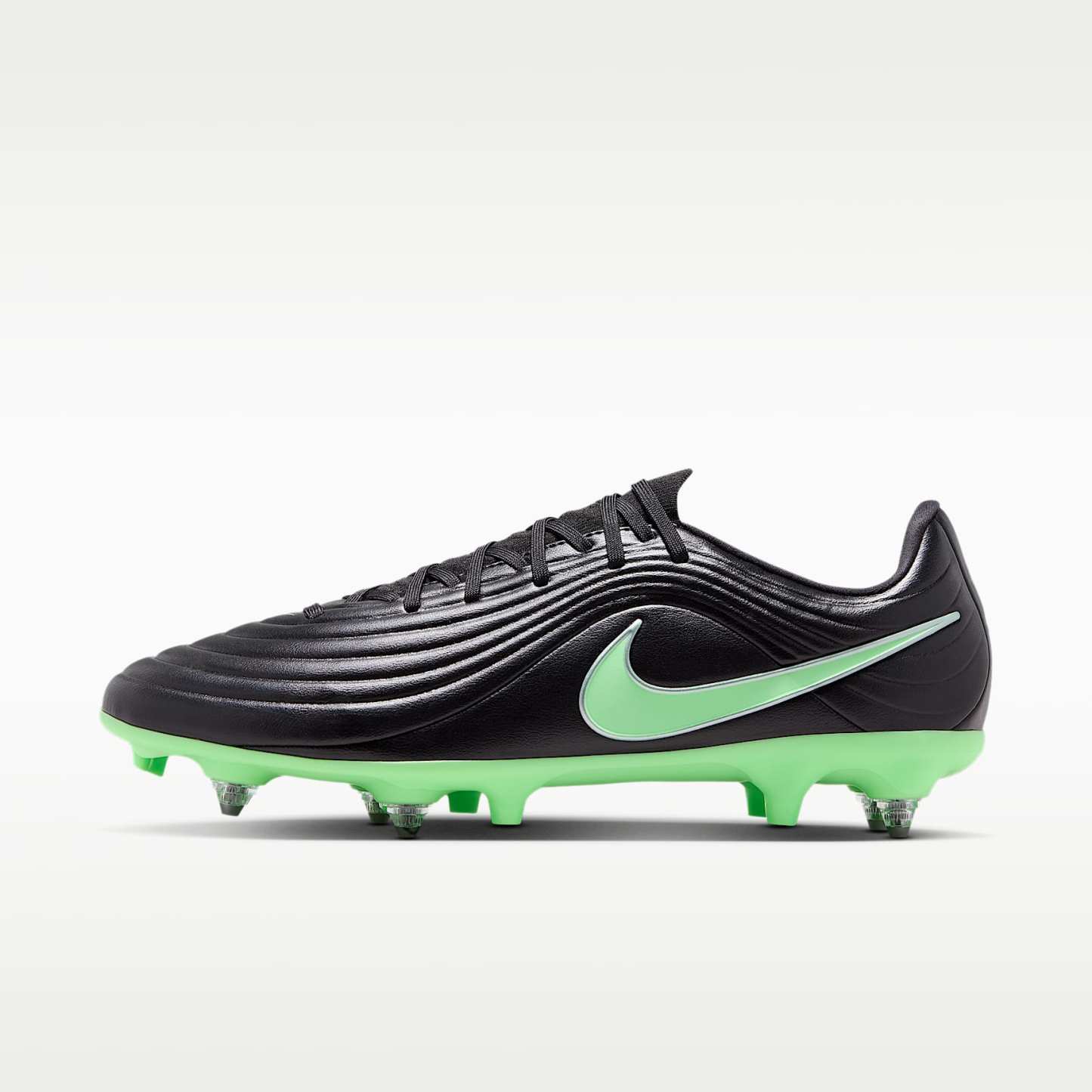 Nike Tiempo Maestro Academy Low Top Fußballschuh für weichen Rasen – Schwarz/Schwarz/Illusion Green