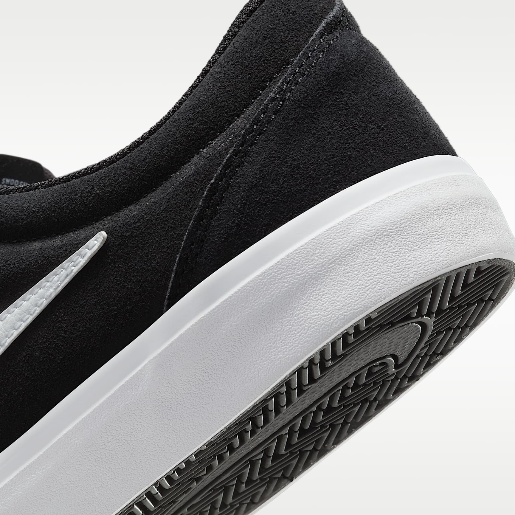 Nike Charge Wildlederschuh (Herren) – Schwarz/Schwarz/Weiß